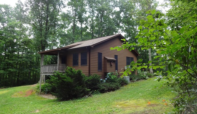 Secluded cabin for 2 in Blue Ridge Mountains, 2 nite minimum weekends