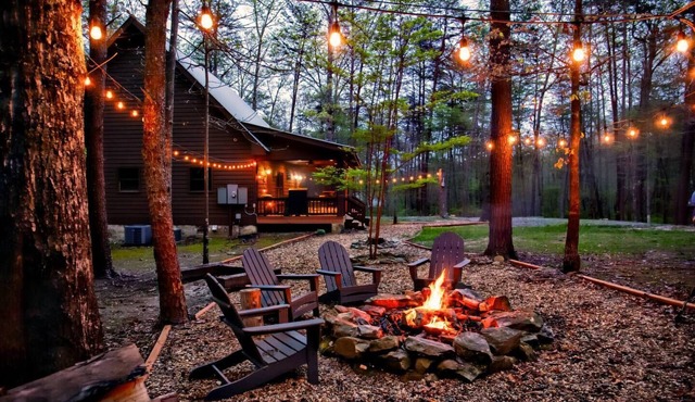Secluded Cabin | Games, Fire Pit, Hot Tub, Pet OK