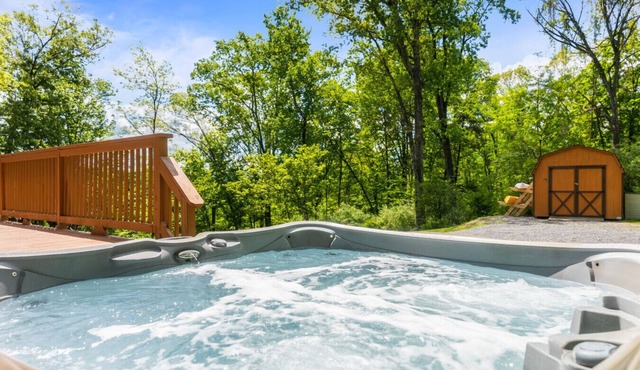Secluded Cabin Getaway - 2 minutes to Warden Lake