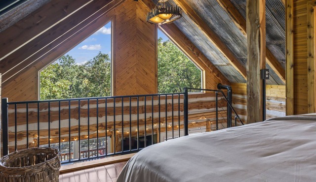 Secluded cabin getaway on 40 wooded acres! - 45 mins from South Tulsa