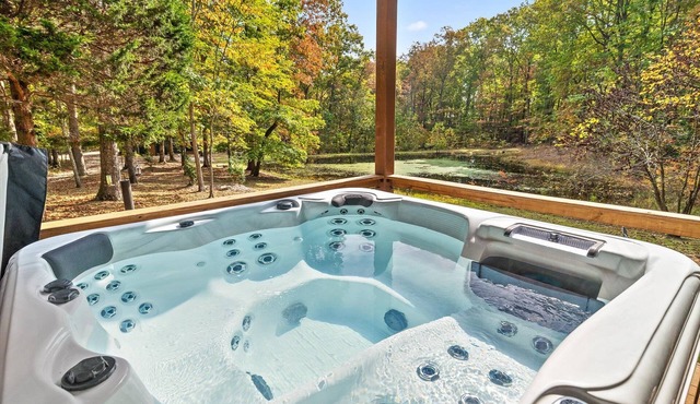 Secluded Cabin Getaway: Hot Tub, Sauna, Sleeps 6