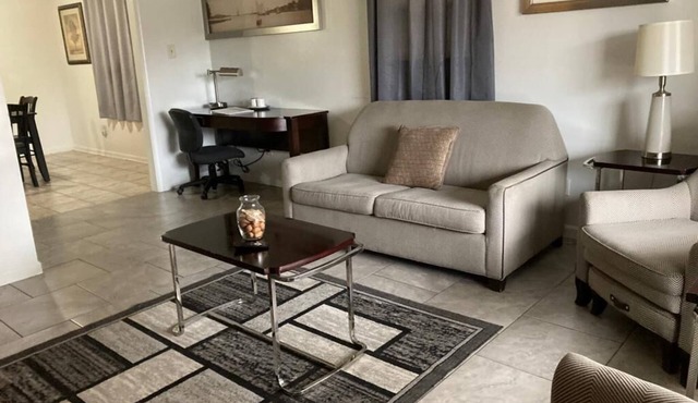 Secluded Cabin Home with 5 bedrooms, lots of parking