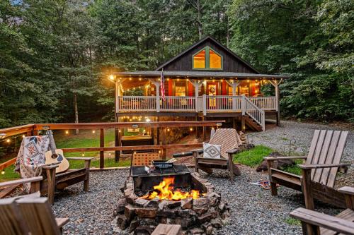 Secluded Cabin Hot Tub and 10 Mi to Blue Ridge