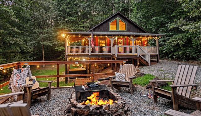 Secluded Cabin: Hot Tub & 10 Mi to Blue Ridge