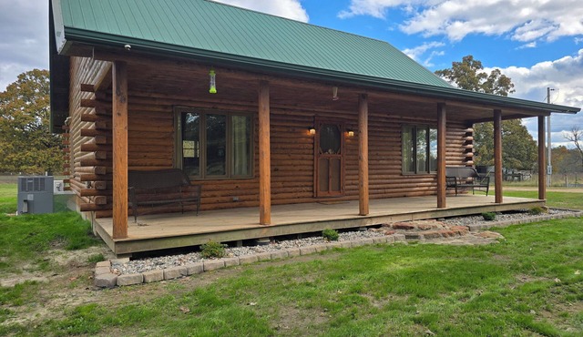 Secluded Cabin - Hunt + Fish + Float Sac River/Stockton. Family and Pet Friendly