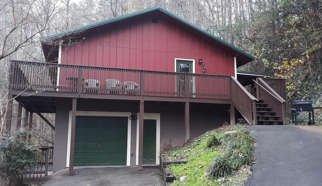 Secluded Cabin in Gatlinburg! Minutes from downtown Gatlinburg!