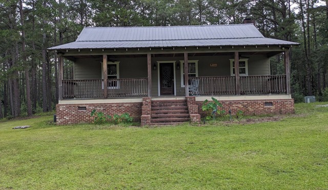 Secluded cabin just 2.5 miles from Troy University