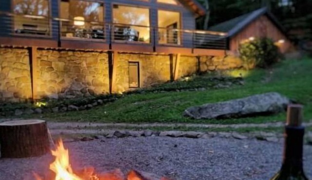 Secluded Cabin; Mountain Chalet w/Hot Tub on 5 acre lot