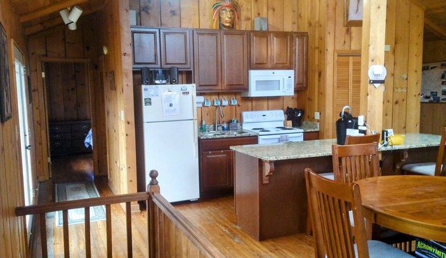 Secluded Cabin near Helen with Hot Tub and Beautiful Views