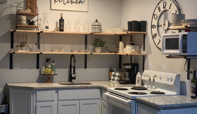 Secluded Cabin near Lake Hartwell, Great for Hunting & Fishing.