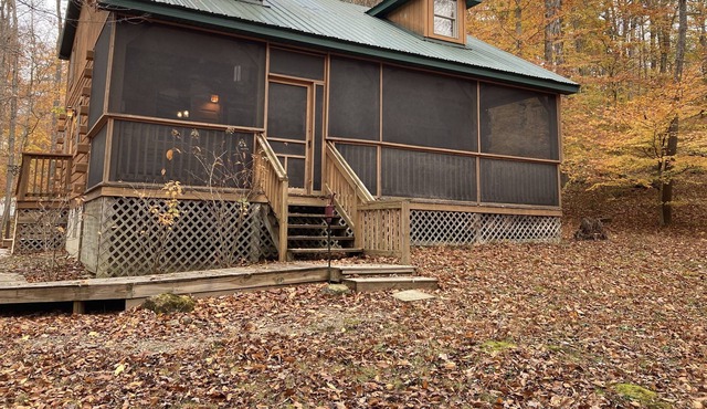 Secluded Cabin next to Patoka Lake