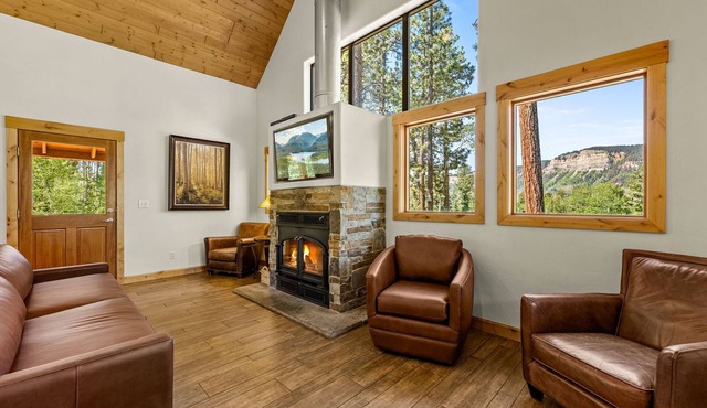 Secluded Cabin on 132 Acres, 2 Miles to Purgatory Ski Area, Dogs Welcome