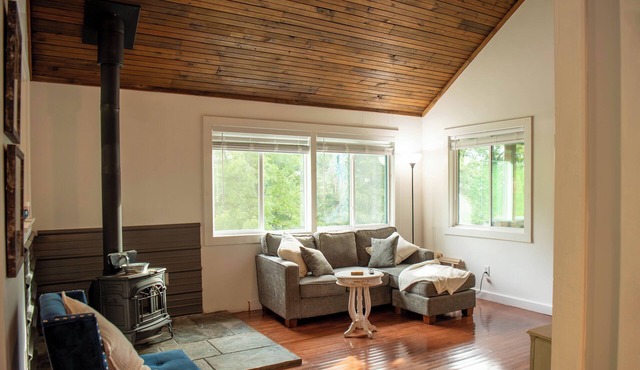 Secluded cabin on 20acres boarding the George Washington National Park