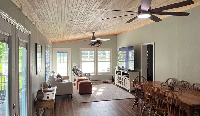 Secluded cabin on 30+acres w/trails, 4hole golf, river access, pond,dog friendly