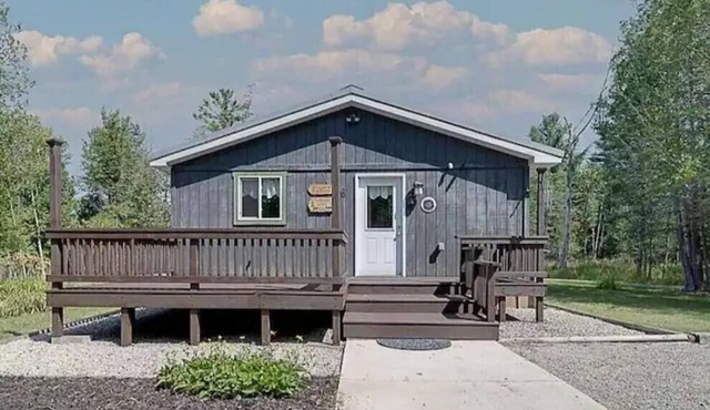 Secluded Cabin on 40 acres with a hot tub.