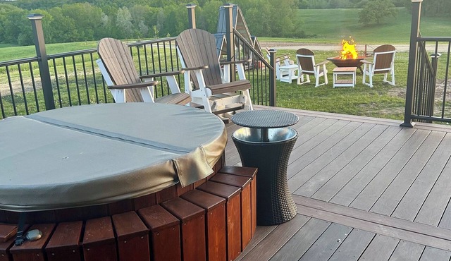 Secluded cabin on 75 acres 360 views cedar hot tub infrared sauna outdoor Shower