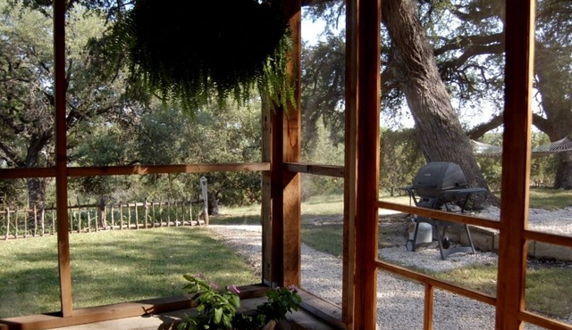 Secluded Cabin on Lake Travis- pet friendly