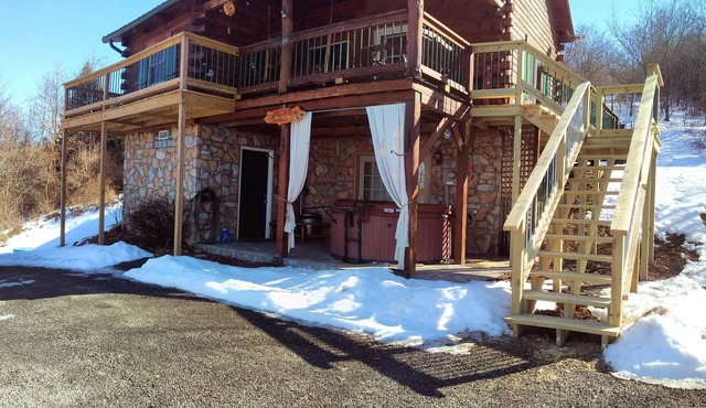Secluded Cabin on the Hill in the Hocking Hills
