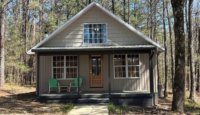 Secluded Cabin on private 60 acre lake 10 minutes from Tupelo