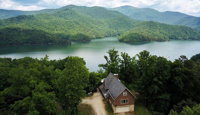 Secluded Cabin Overlooking Fontana Lake & Smoky Mtns NP