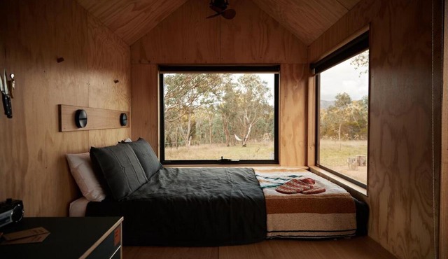 Secluded Cabin Stay - Pet Friendly & Off-Grid - Nev