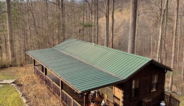Secluded Cabin w/Hot Tub & Fire Pit