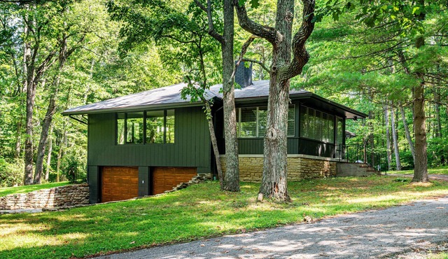 Secluded Cabin w/Private Pond, Fireplace & Game Room Near Nashville