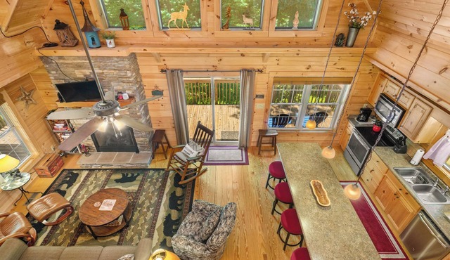 Secluded Cabin w/Hot Tub & 3 Ensuites