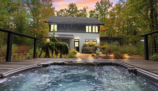 Secluded cabin with hot tub, heated floors, indoor and outdoor fireplaces