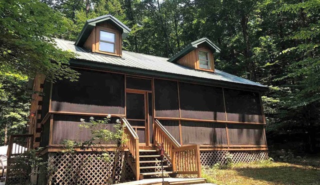 Secluded cabin with hot tub, fire pit near Patoka Lake, marina and winery