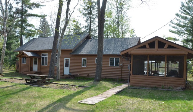 Secluded Cabin with Lake front access, next to multiple riding trials