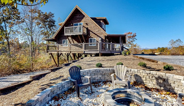 Secluded cabin with modern upgrades, wrap-around deck, & AC - mtn views