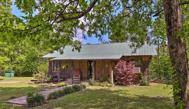 Secluded Cabin with Pond about 37 Mi to Gulf Coast!