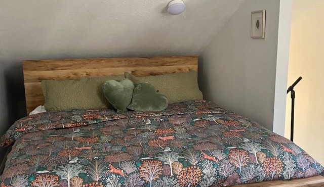 Secluded Cabin with Hot Tub, Private Dock, Kayaks in Charleston WV Area