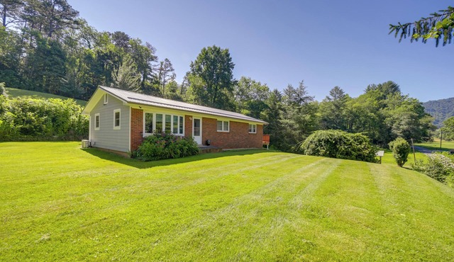 Secluded Canton Vacation Rental 22 Mi to Asheville