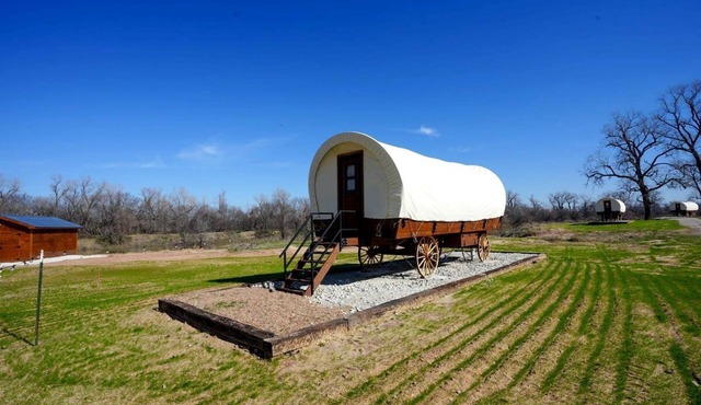 Secluded Caravan with Barbecue in Chilton, Texas