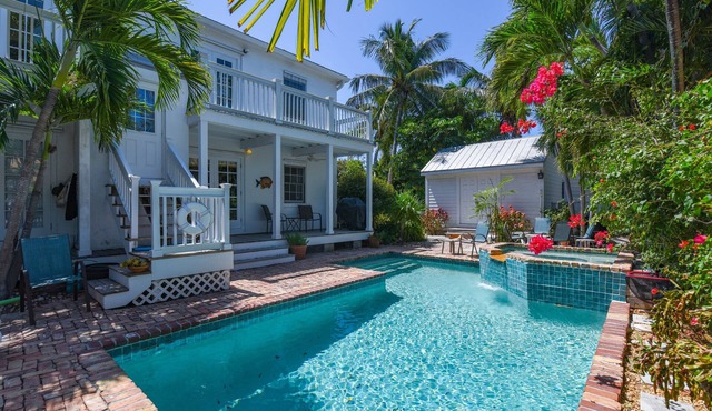 Secluded Casa Monthly Rental - Spacious Apartment, Overlooks Pool & Garden.