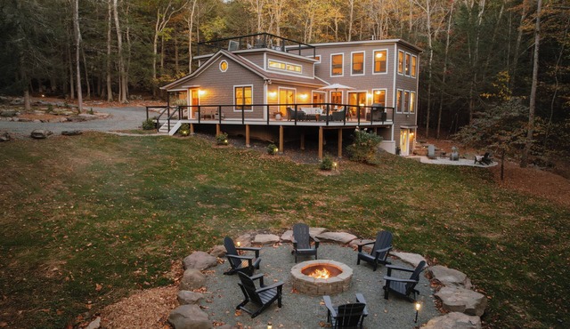 Secluded Catskills 3BR w/Cedar Tub, Roof Deck & Fire Pit