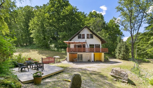 Secluded Chalet in Dabo near Forest
