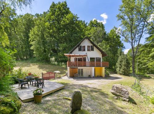 Secluded Chalet in Dabo near Forest