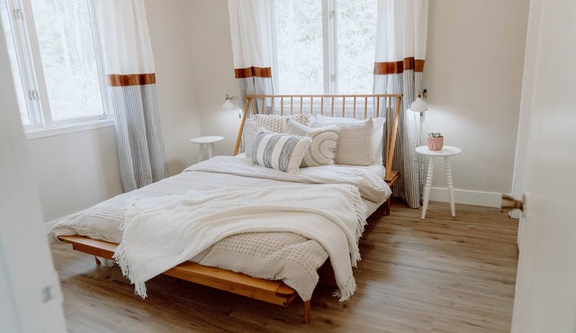 Secluded Chalet in the Pines Near Palmer Lake, Monument. 3BR Sleeps 8!