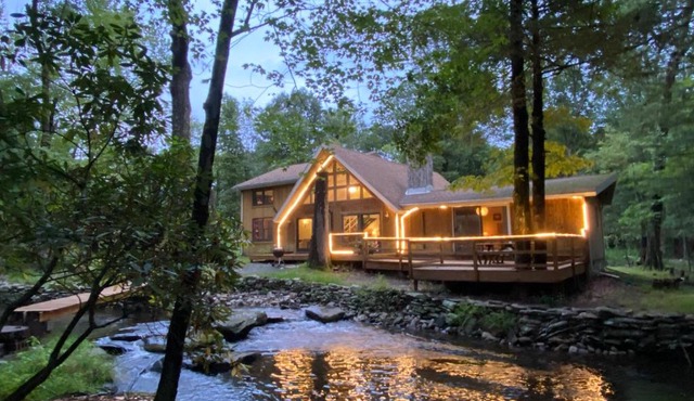 Secluded Chalet on Trout Stream-Mins to Camelback