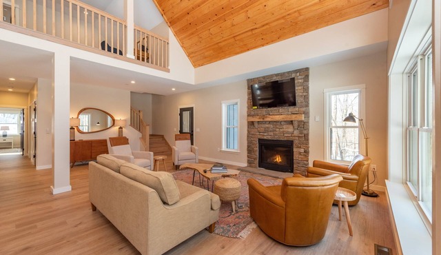 Secluded Chalet w/Hot Tub & Pool Table