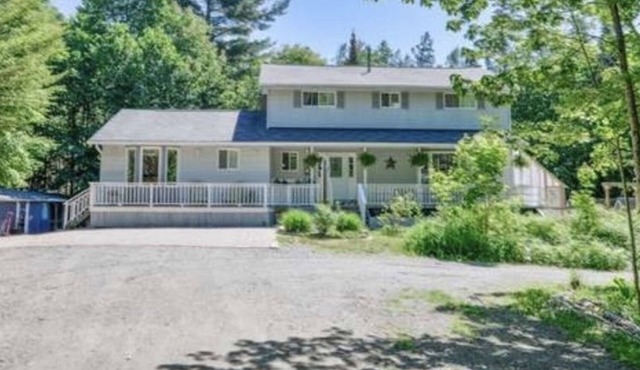 ★Secluded Charming Cottage★ | 2 Minutes from Lake