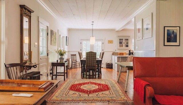 Secluded Charming Farmhouse Lake Views Firepit