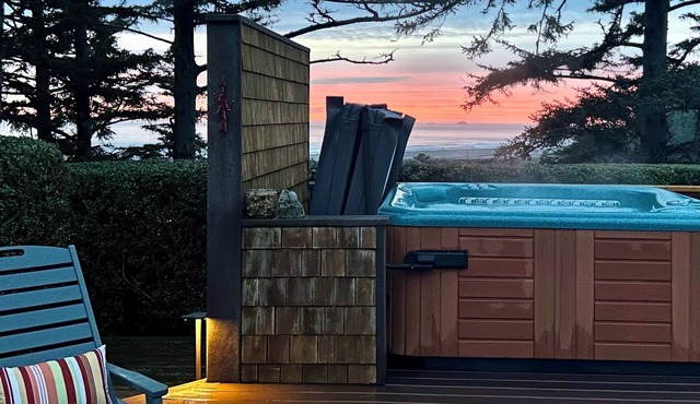 Secluded Coast Retreat with Ocean-View Hot Tub & Stargazing
