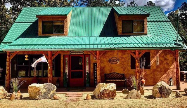 Secluded cottage close to town, shops & lake- Deer, Mountains, Stargazing