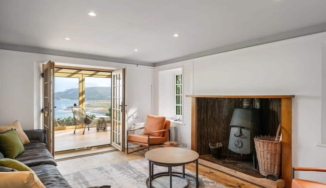 Secluded Cottage w/Expansive Sea Views & Garden