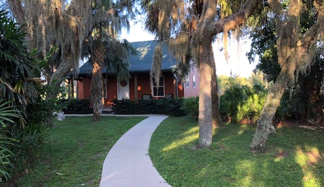 Secluded Cottage Golf Course Community - Indoor Heated Pool & Fitness Center