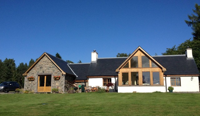 SECLUDED COTTAGE IN THE VERY HEART OF THE HIGHLANDS OF SCOTLAND